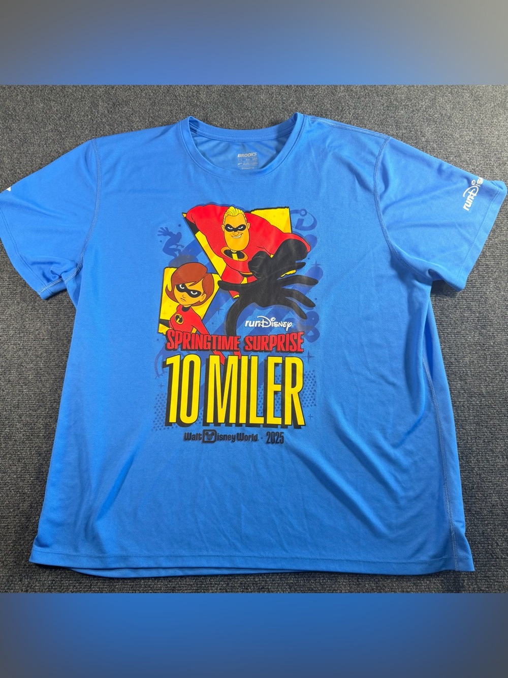 Brooks runDisney Pixar The Incredibles 10 Miler Running T-Shirt Mens XXL 2025